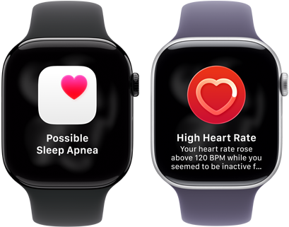 Dvoje Apple Watch Series 11 vedle sebe, hliníkové pouzdro, klavírně černá barva, upozornění na možnou spánkovou apnoi, růžové srdce na bílém poli, na pravém boku korunka Digital Crown, černý sportovní řemínek. Druhé hodinky, titanové pouzdro, stříbrná barva, aplikace Srdeční tep, aktuální počet tepů za minutu, na pravém boku korunka Digital Crown, mlžně fialový sportovní řemínek