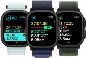 Troje Apple&nbsp;Watch Ultra&nbsp;2 a&nbsp;na nich údaje o&nbsp;plavání, běhu a&nbsp;jízdě na kole